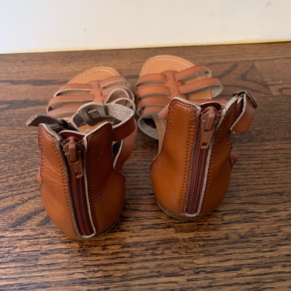 GAP GLADIATOR SANDALS - Picture 2 of 3